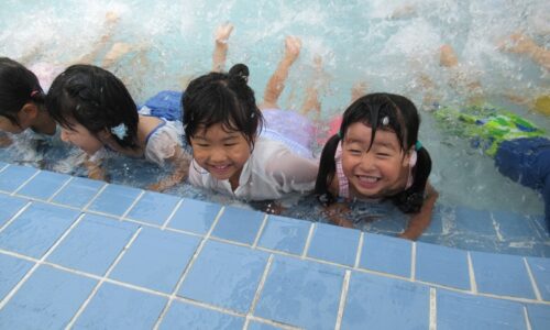 楽しいプールが始まりました。